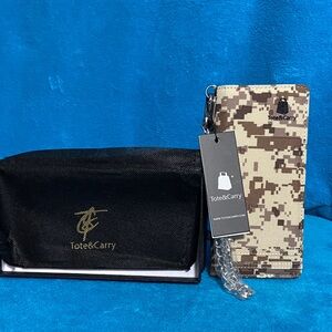NWT - Tote & Carry Chain Wallet